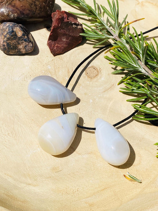 ACHAT "Drop Shape" gebohrter Kettenanhänger mit Lederband - Kettenanhänger gebohrt