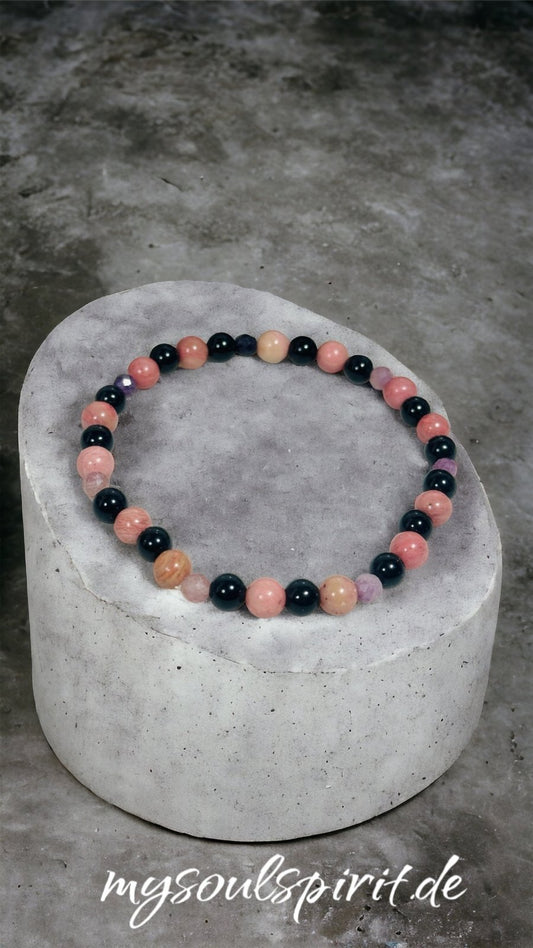 Armband "Energetisches Armband, das dich in Zeiten innerer Unruhe an deine Kraft erinnert" aus Rhodonit, Sugilith und Obsidian