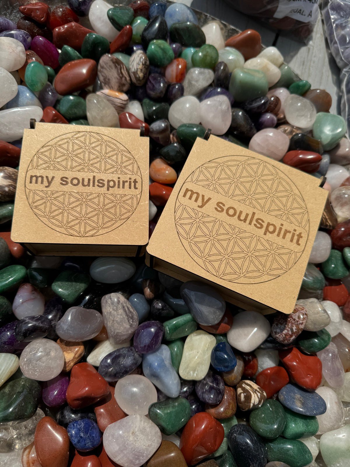 Heilsteine - Überraschungsbox mit Armband, Kettenanhänger & Trommelsteinen -