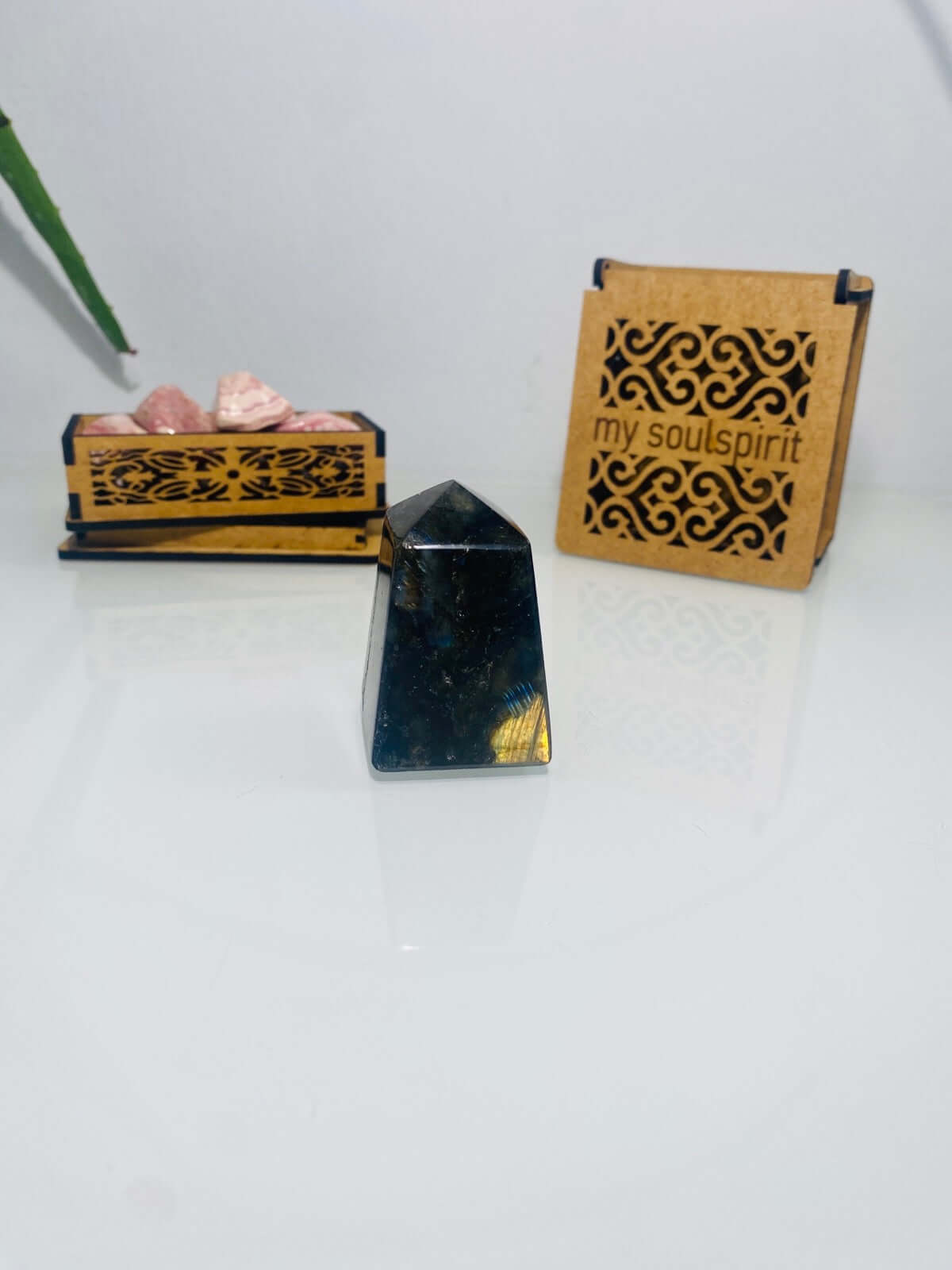 LABRADORIT mini - Obelisk 5,1 cm / 106 Gramm - Heilstein