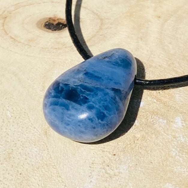 SODALITH Kettenanhänger gebohrt mit Lederband - Kettenanhänger gebohrt