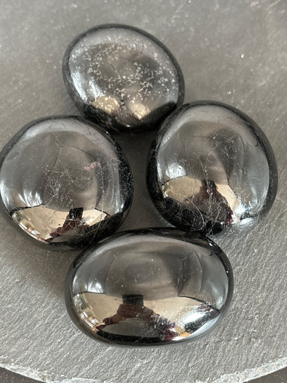 Rhodonite tumbled stones - approx. 50+ or ​​100+ grams