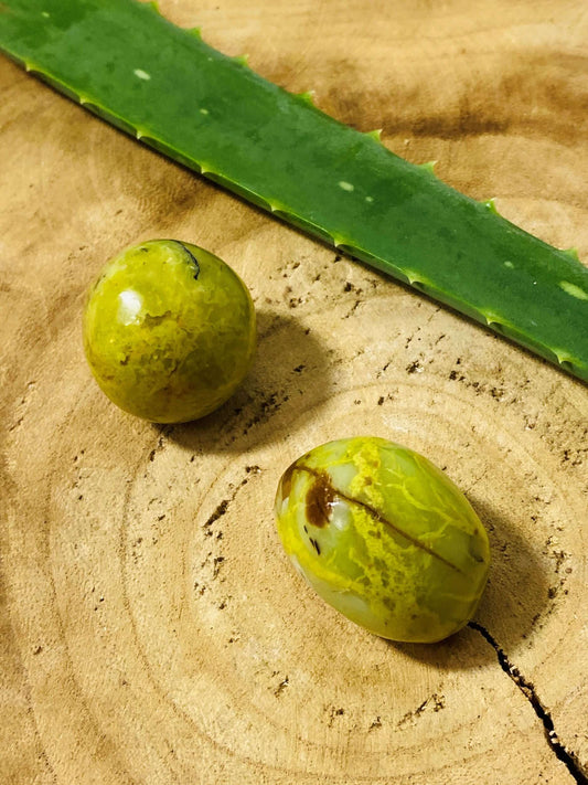 OPAL - green tumbled stone 100+ grams