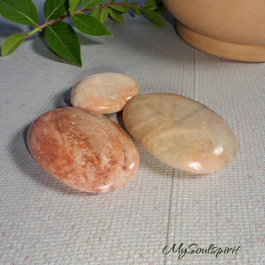 MONDSTEIN Aprikose Großer Handschmeichler 1 großes Stück