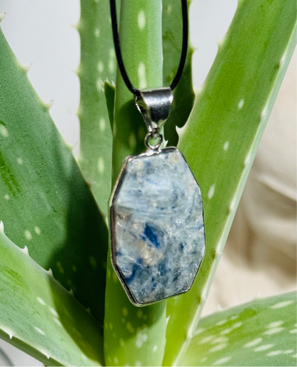 Kyanite chain pendant approx. 20x25 mm