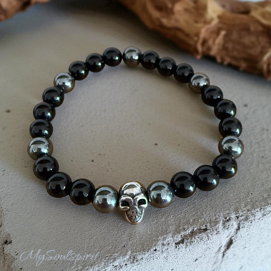 Männerarmband aus Hämatit und Onyx mit Totenkopf Charm