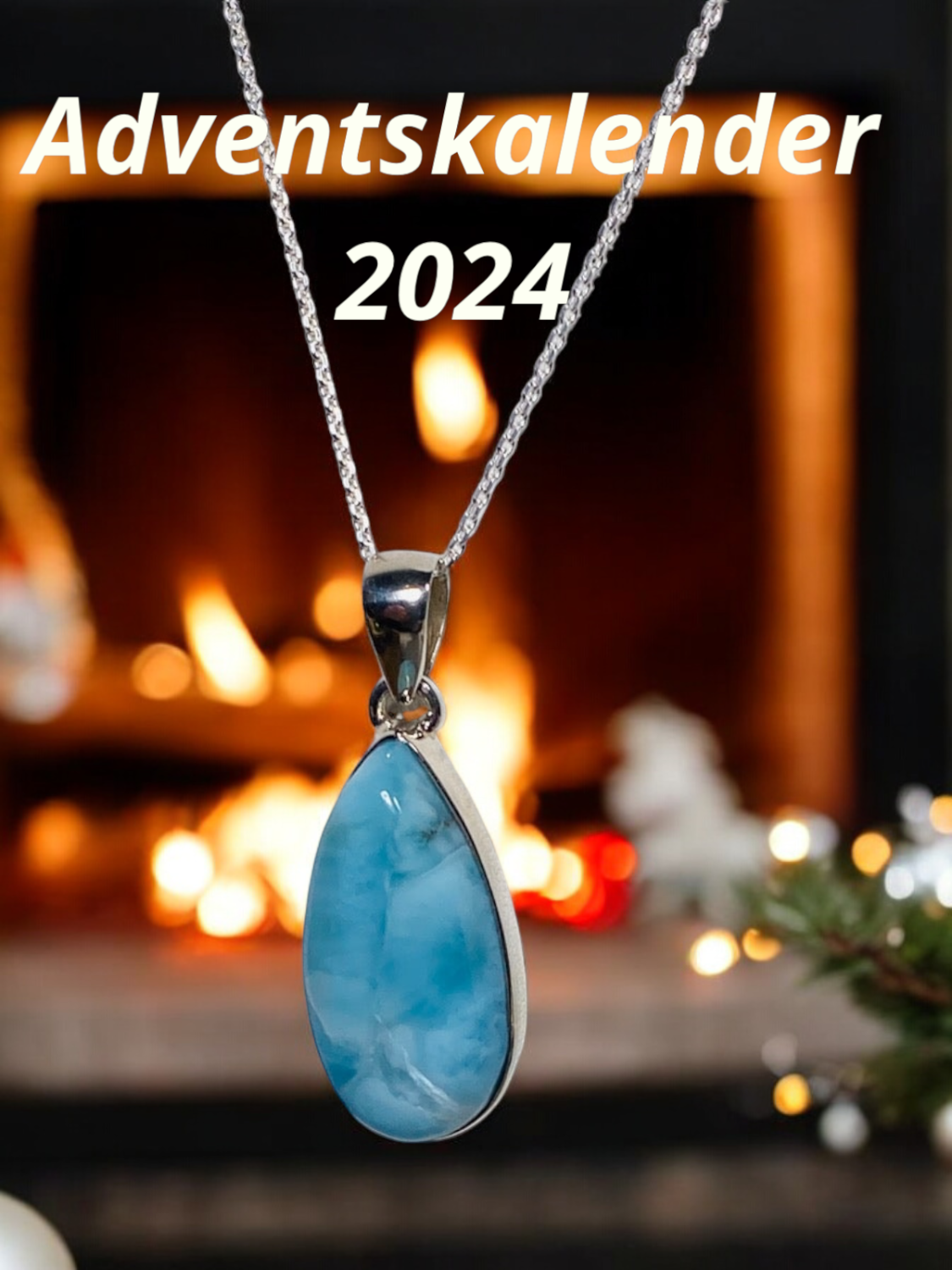 Kettenanhänger aus leuchtend, blauem Larimar mit Silberkette vor Kaminfeuer und dem Heilstein-Adventskalender im Hintergrund.