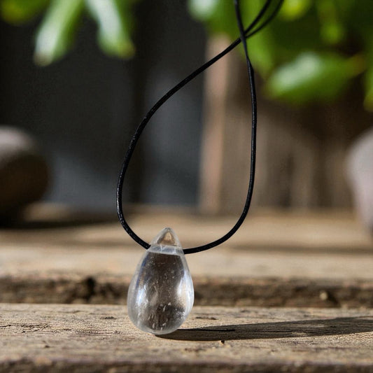 Bergkristall "Drop Shape" gebohrter Kettenanhänger mit Lederband