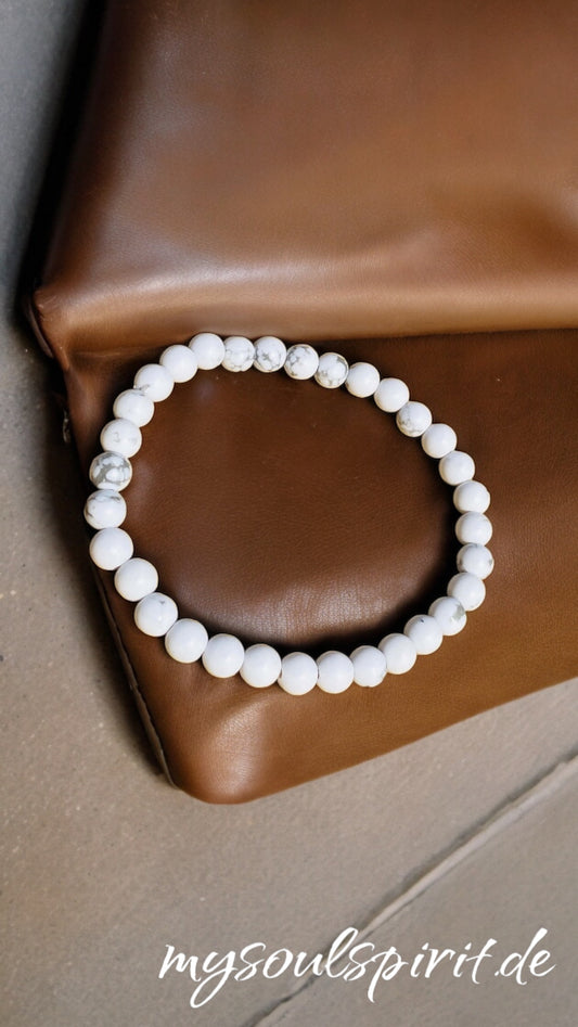 Bracelet made of 6 mm magnesite beads as a healing crystal for serenity & anti-stress