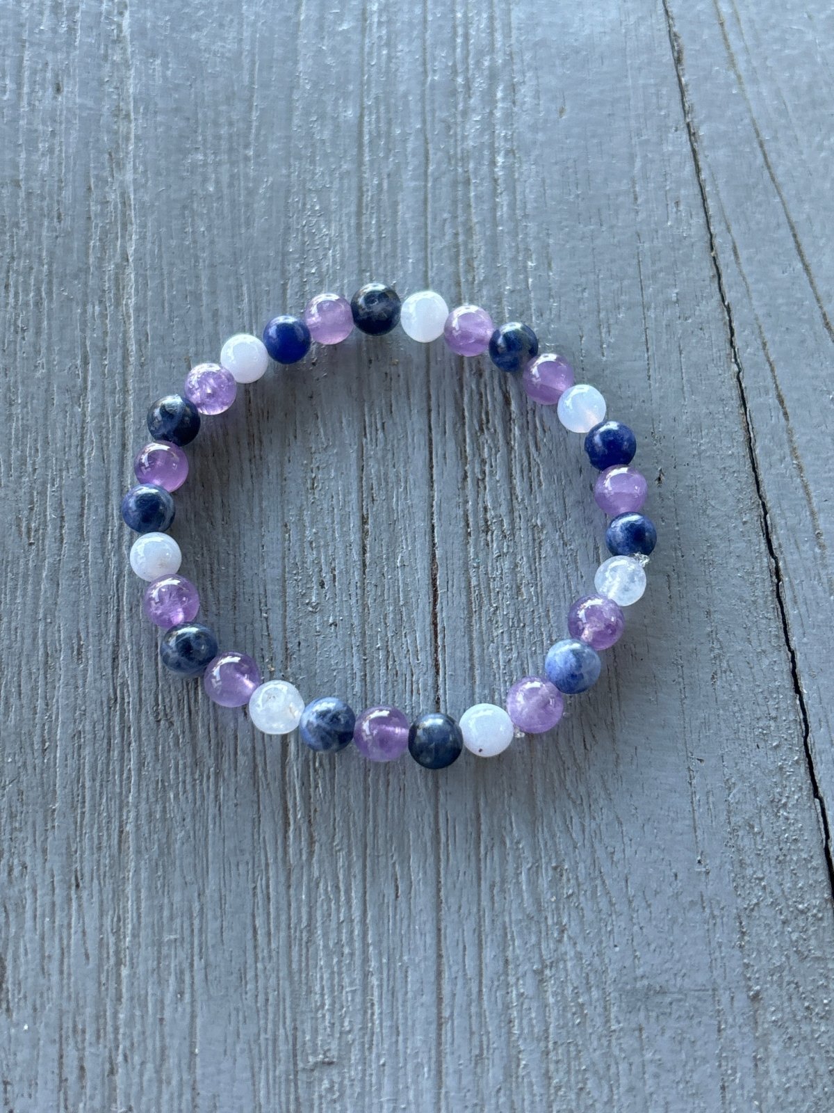 Armband "BLUTDRUCK" Sodalith, Amethyst und blauer Chalcedon - Gesundheitsarmbänder