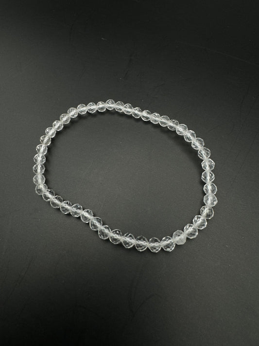 Bergkristall Armband mit 4 mm facettierten mini - Perlen - Perlenarmband