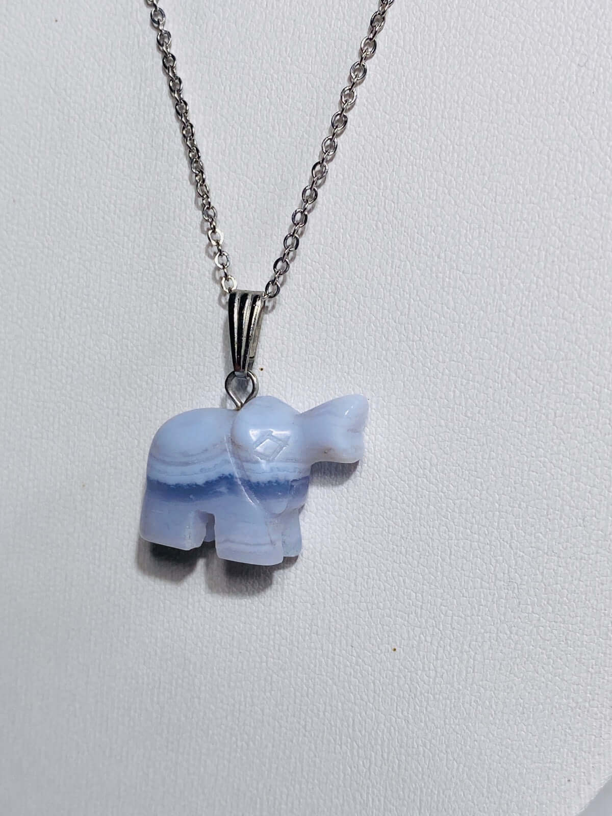 Blauer CHALCEDON Anhänger "Elefant" - Halskette