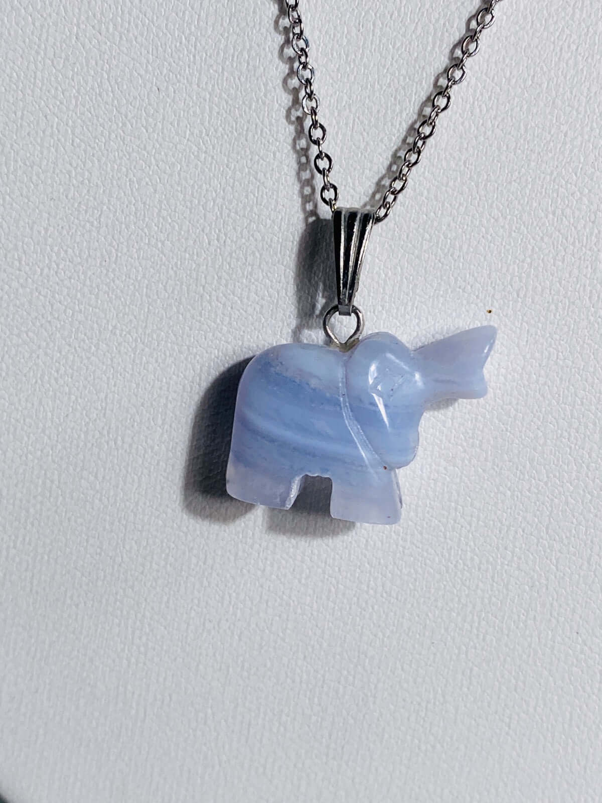 Blauer CHALCEDON Anhänger "Elefant" - Halskette