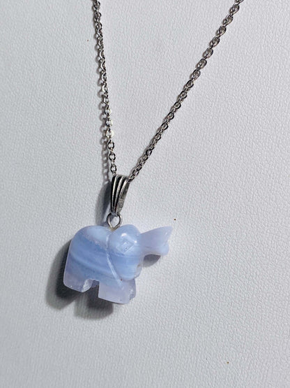 Blauer CHALCEDON Anhänger "Elefant" - Halskette