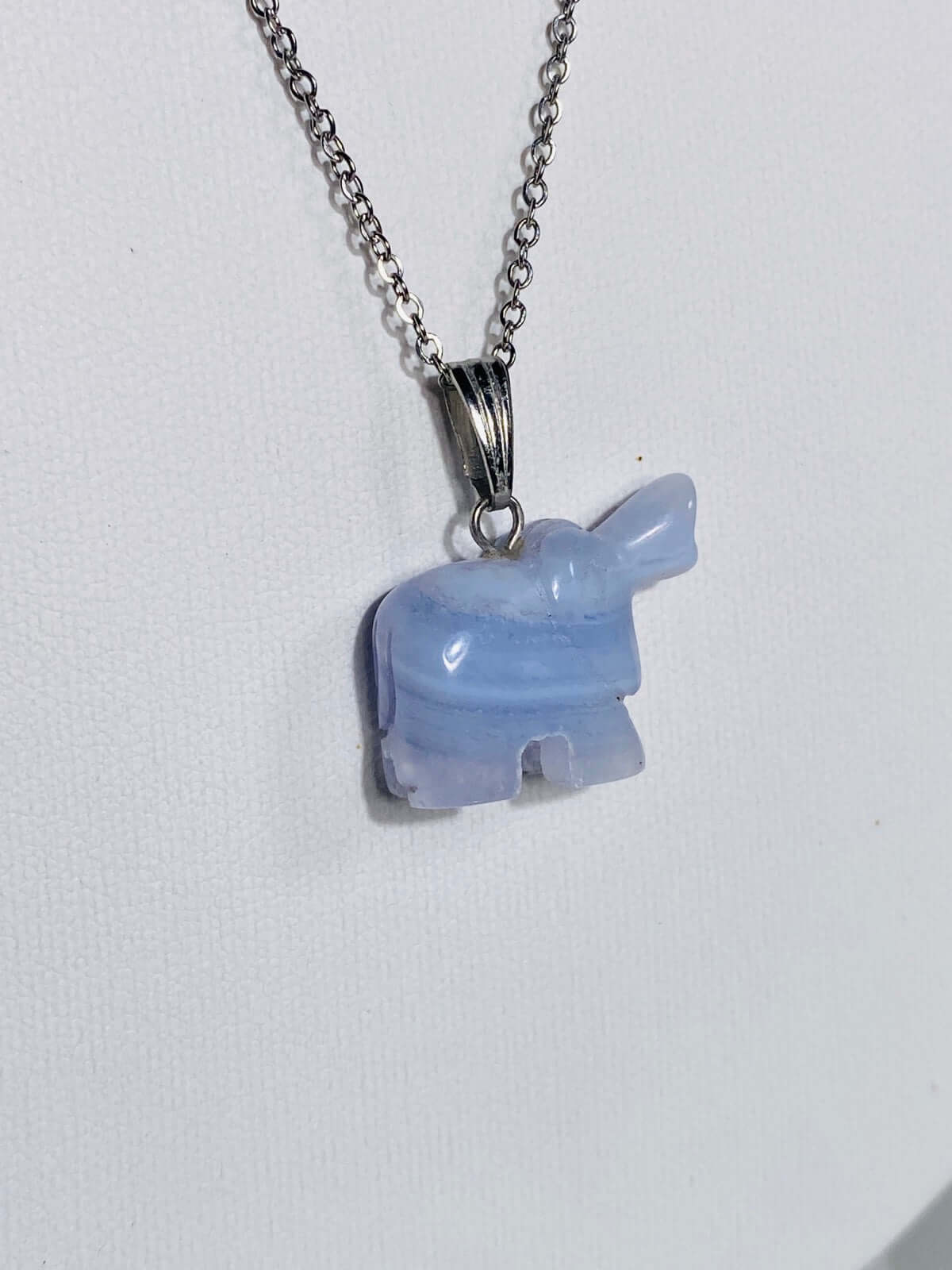 Blauer CHALCEDON Anhänger "Elefant" - Halskette