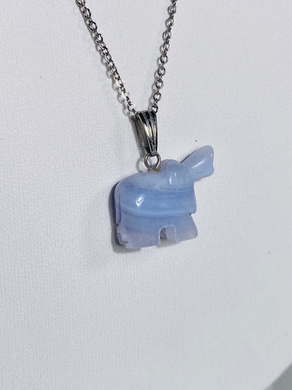 Blauer CHALCEDON Anhänger "Elefant" - Halskette