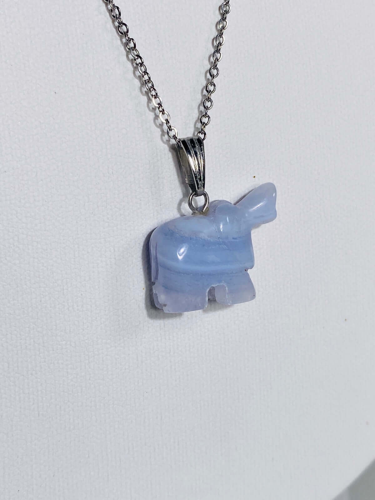 Blauer CHALCEDON Anhänger "Elefant" - Halskette