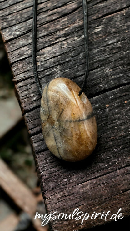 CHIASTOLITH "Drop Shape" gebohrter Kettenanhänger mit Lederband - Kettenanhänger gebohrt