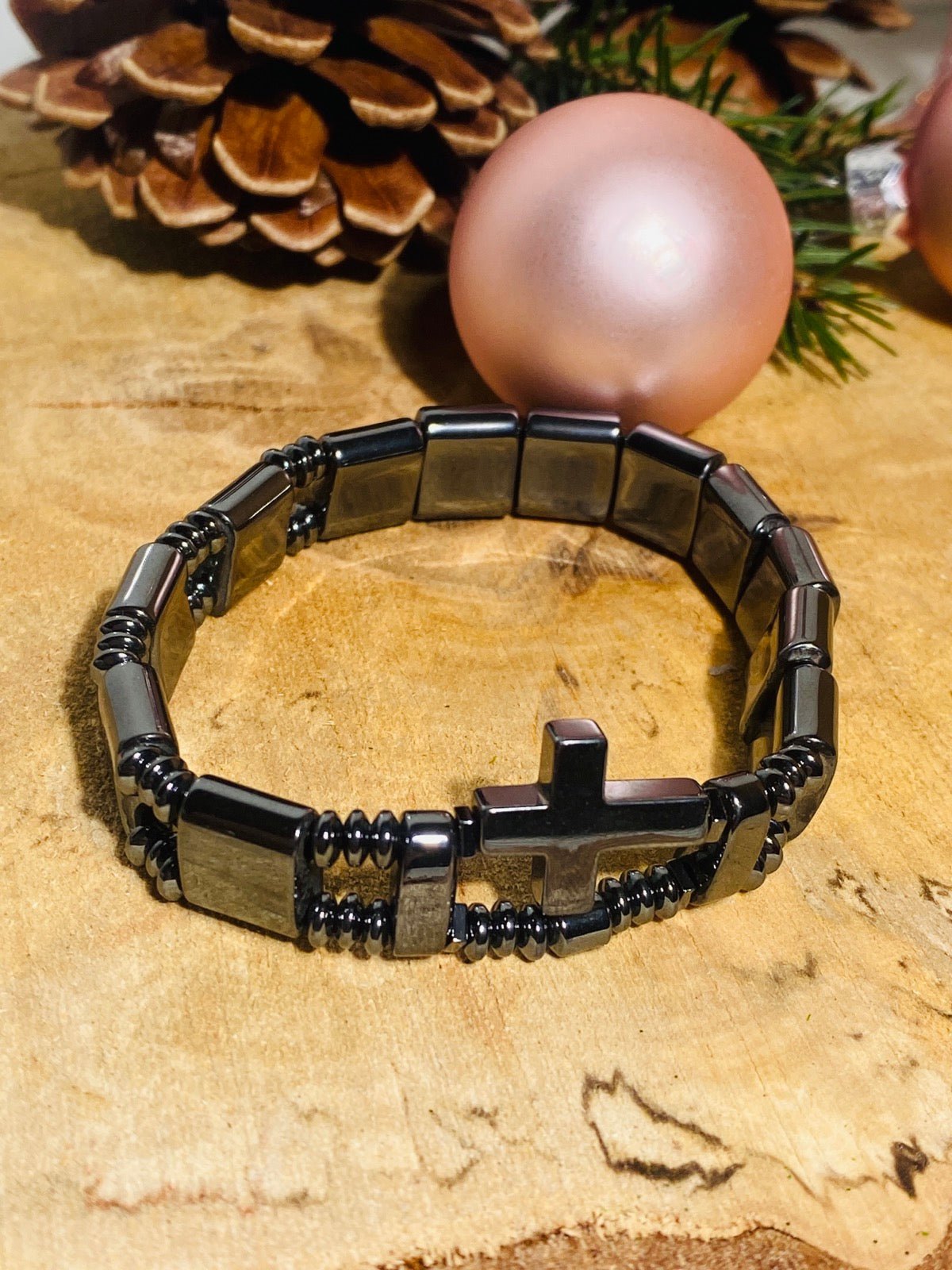 HÄMATIT Armband mit Kreuz - Perlenarmband