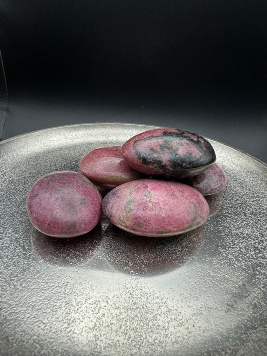 Rhodonite tumbled stones - approx. 50+ or ​​100+ grams