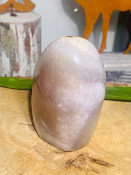 Kirschblüten Chalcedon freie Form 7,8 cm / 295 Gramm - Heilstein